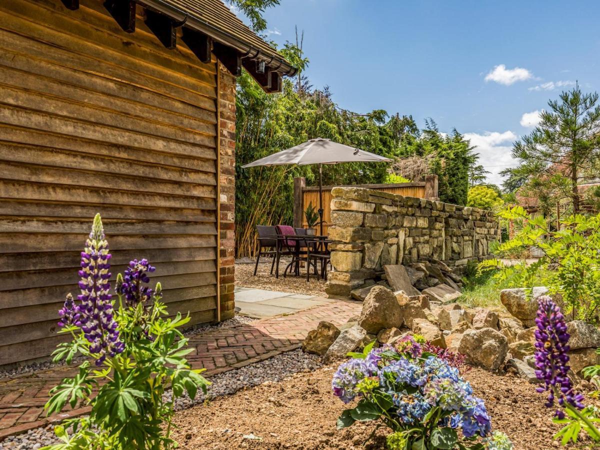 Pass The Keys Peaceful And Beautiful Barn In Downland Village Chichester Buitenkant foto